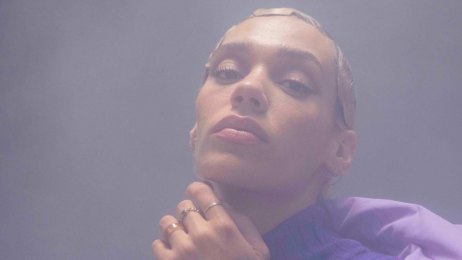 Nahaufnahme_von_mimabooysen_mit_lila_Oberteil